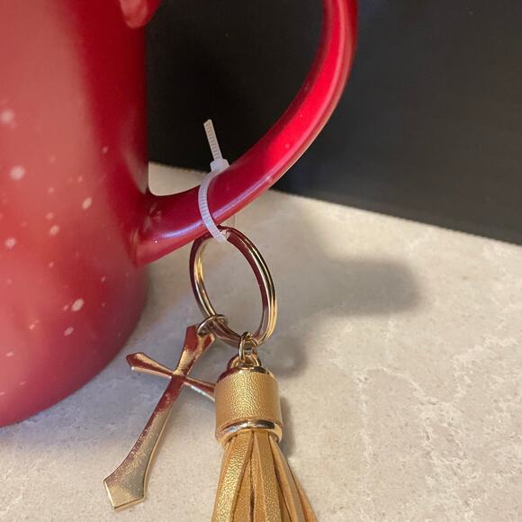 The Mistletoe Company Red large mug cup coffee Spanish writing Christmas cross - Picture 9 of 12